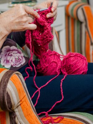 hands-of-woman-knitting-a-wool-sweater-2023-11-27-05-36-17-utc (1) hands-of-woman-knitting-a-wool-sweater-2023-11-27-05-36-17-utc (1)
